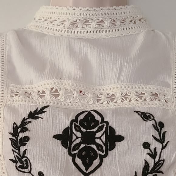 Boho Embroidered Floral Top and Short Set - Picture 3 of 12